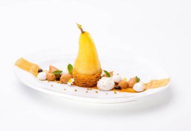 Beze ve yaban mersini ile Armut tatlısı