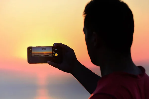 Λήψη Φωτογραφίας Στο Ηλιοβασίλεμα Smartphone Λευκάδα Ελλάδα — Φωτογραφία Αρχείου
