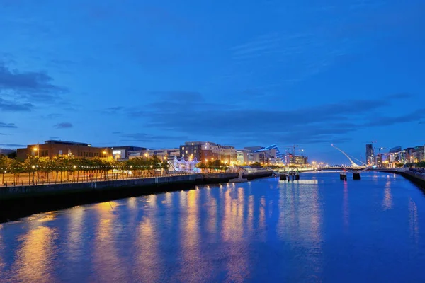 River Liffey Dublin City Center Por Noche Irlanda — Foto de Stock