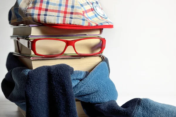 Concept Lunettes Lecture Avec Livres Foulard — Photo