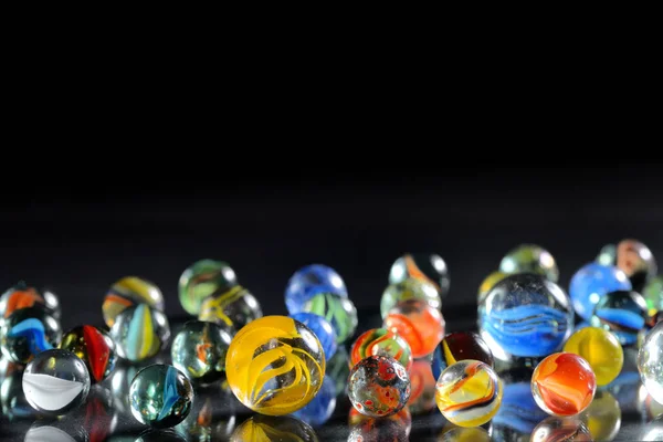 Різні Мармурові Скляні Кульки Чорному Фоні — стокове фото