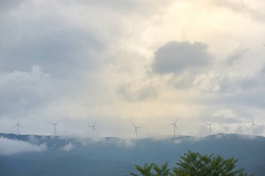 Yunan tepelerde yel değirmenleri