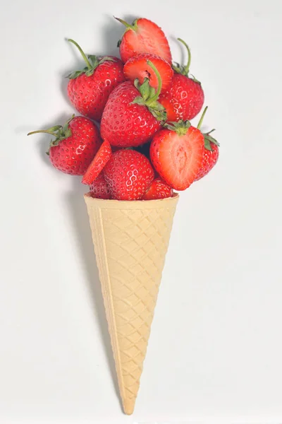 Eper gyümölcsök fagylalt — Stock Fotó