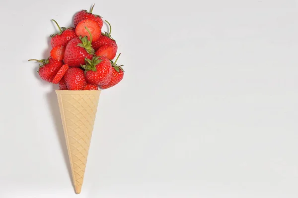草莓水果冰淇淋 — 图库照片