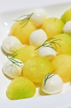 mozzarella ile kavun kavun