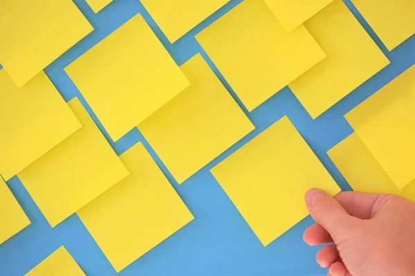 Hand Holding Post Note Blue Board — Stock Photo, Image