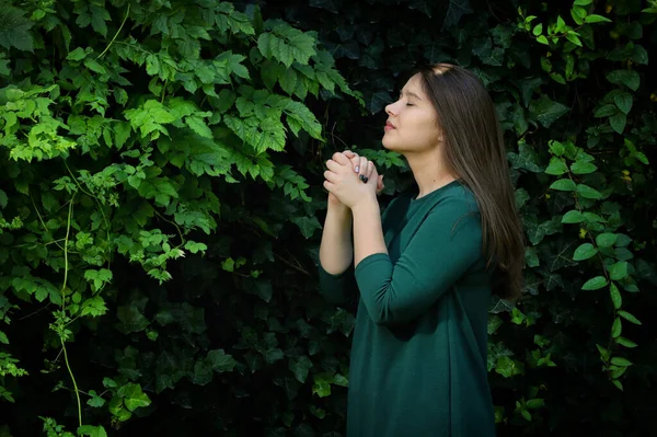 Beautiful Portrait Young Woman Praying Forest — Stock Photo, Image