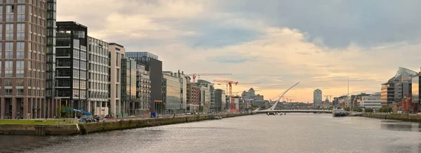 Dublin Irlanda Julho 2020 Samuel Beckett Bridge River Liffey Sunset — Fotografia de Stock