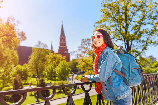 Attractive Asian Female Traveler Backpack Kremlin Tower Moscow Tourism Concept — Stock Photo, Image