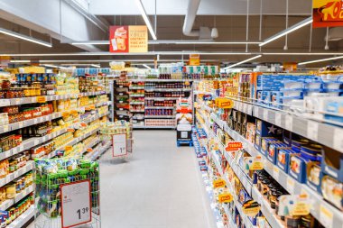 12 Mayıs 2018, Slovakya, Bratislava: Satılık süpermarket rafta Ulusal teketim ürünleri