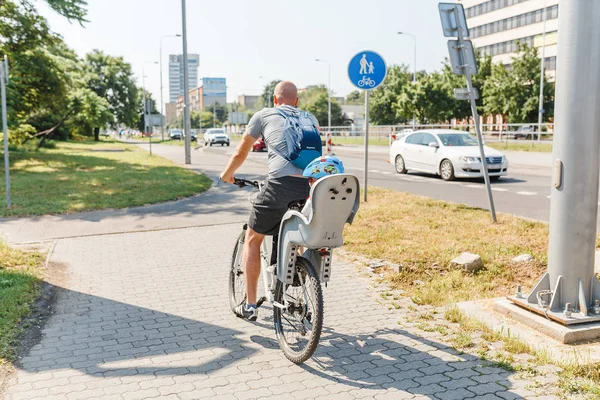 May 2018 Slovakia Bratislava Father Kid Children Seat Travel Bike — Stock Photo, Image