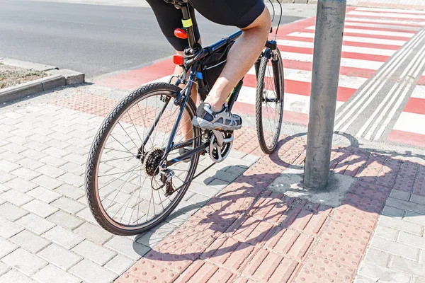 At the crossroads, the cyclist crosses the zebra road, the concept of bicycle safety