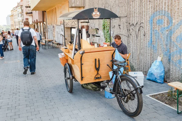 Mayo 2018 Eslovaquia Bratislava Bicicleta Tienda Comida Rápida Sobre Ruedas — Foto de Stock