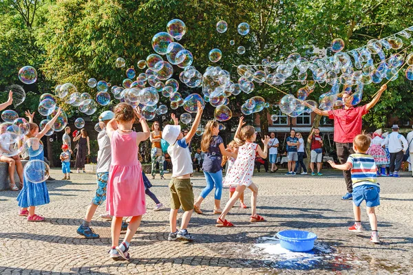 May 2018 Slovakia Bratislava Street Artist Makes Soap Bubble Show — Stock Photo, Image