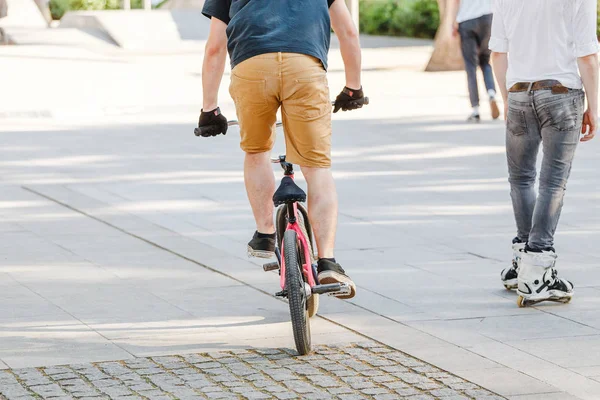 Man Riding Bmx Bicycle Street — Stock Photo, Image