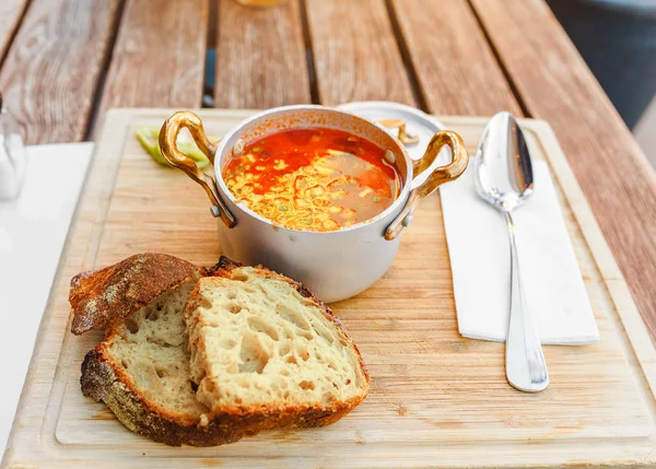 Sopa Tradicional Húngara Gulash Con Una Hermosa Porción Restaurante Nacional —  Fotos de Stock