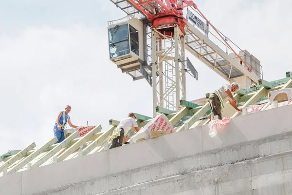 May 2018 Budapest Hungary Workers Roof Engaged Repair Insulation Structures — Stock Photo, Image