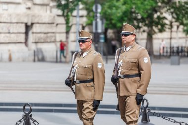 14 Mayıs 2018, Budapeşte, Macaristan: Macaristan Parlamentosu'nun, askeri üniformalı koru