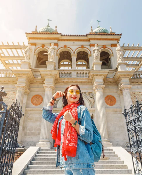 Gezgin Kadına Varkert Çarşısı Kraliyet Sarayı Bahçesi Pavyonu Budapeşte Macaristan — Stok fotoğraf