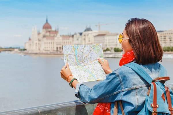 Happy Asian Hipster Woman Tourist Map Travels Budapest Hungarian Parliament — Stock Photo, Image