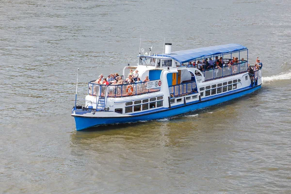 14 Mayıs 2018, Budapeşte, Macaristan: nehir nakliye gemisi Tuna Nehri Budapeşte'üzerinde