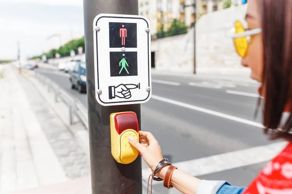 Woman Pressing Button Traffic Lights Pedestrian Crossing — Stock Photo, Image