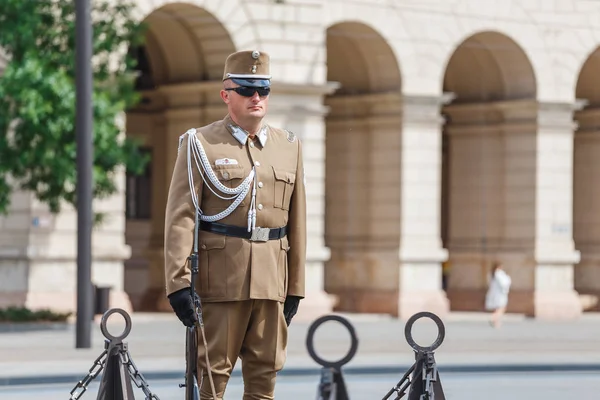 14 Mayıs 2018, Budapeşte, Macaristan: Macaristan Parlamentosu'nun, askeri üniformalı koru