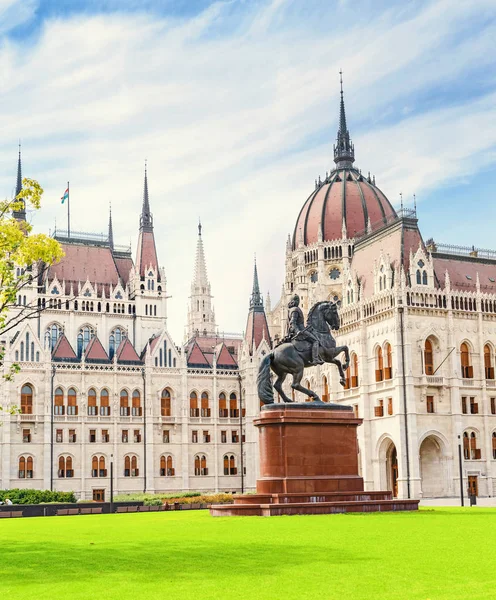Здание Парламента Будапешта — стоковое фото