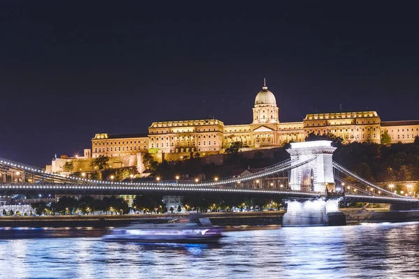 Kilátás Budapesti Nemzeti Galéria Széchenyi Lánchíd Éjszaka Duna — Stock Fotó