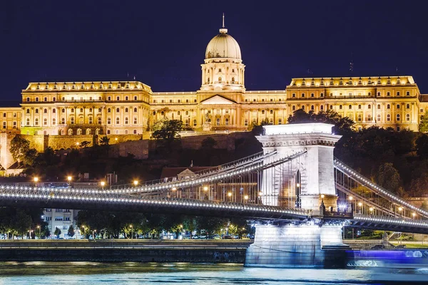 Kilátás Budapesti Nemzeti Galéria Széchenyi Lánchíd Éjszaka Duna — Stock Fotó