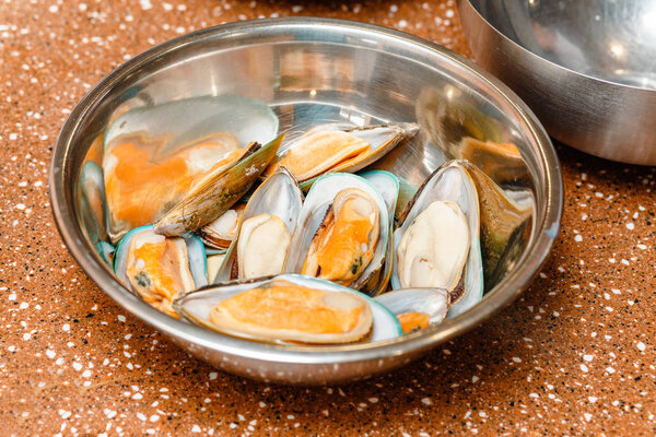 Mussels in the bowl