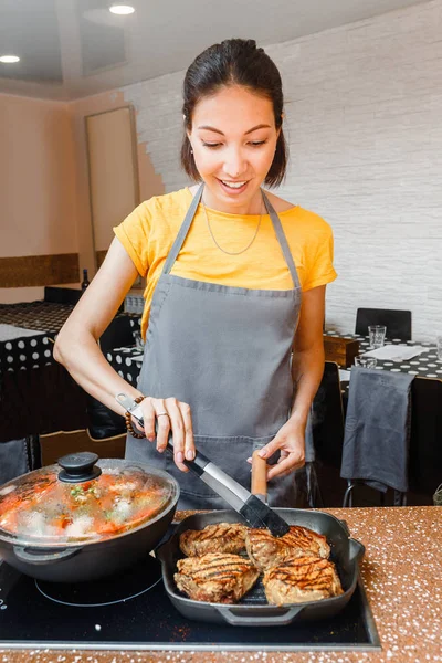 Chef Woman Cooking Meat Kitchen — Stock Photo, Image