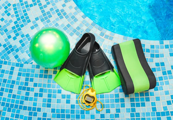 Stilleven Van Water Sportuitrusting Bal Flippers Met Timer Voor Aqua — Stockfoto