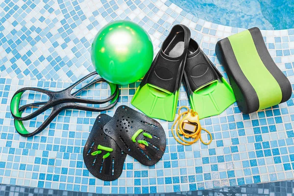 Stilleven Van Water Sportuitrusting Bal Flippers Met Timer Voor Aqua — Stockfoto