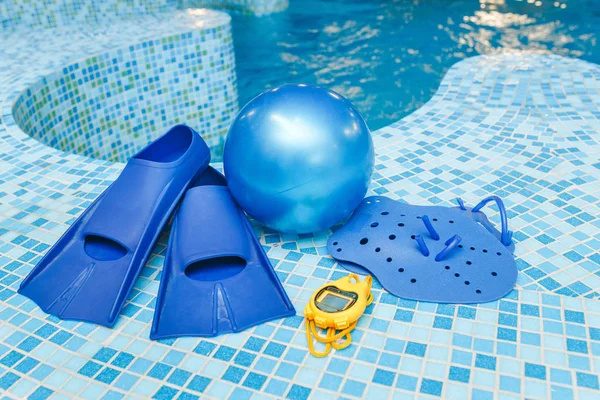 Stilleven Van Water Sportuitrusting Bal Flippers Met Timer Voor Aqua — Stockfoto