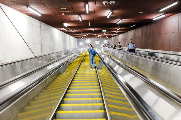 May 2018 Budapest Hungary People Metro Escalator — Stock Photo, Image