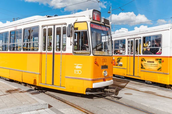 Mayo 2018 Budapest Hungría Famoso Tranvía Amarillo Calle Ciudad Budapest — Foto de Stock