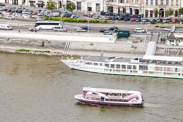 Maj 2018 Budapest Ungern Kryssningsfartyg Floden Donau Med Utsikt Över — Stockfoto