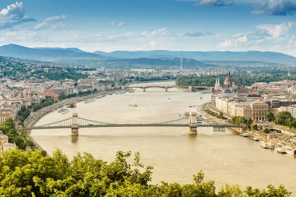 Panorama Pohled Řeku Dunaj Jinou Lodí Budapešti — Stock fotografie