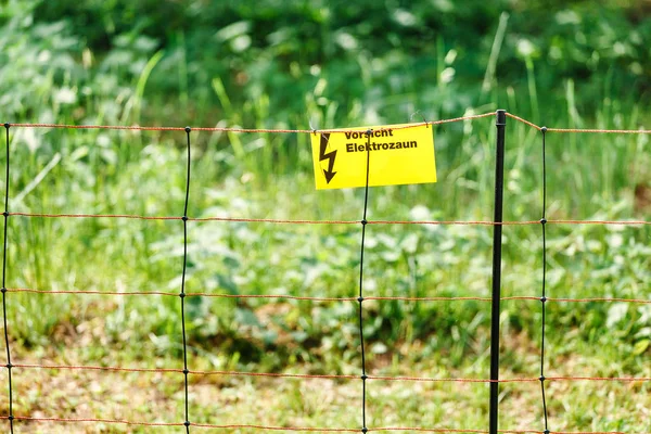 Elektrische Veiligheid Hek Met Gevaar Teken — Stockfoto