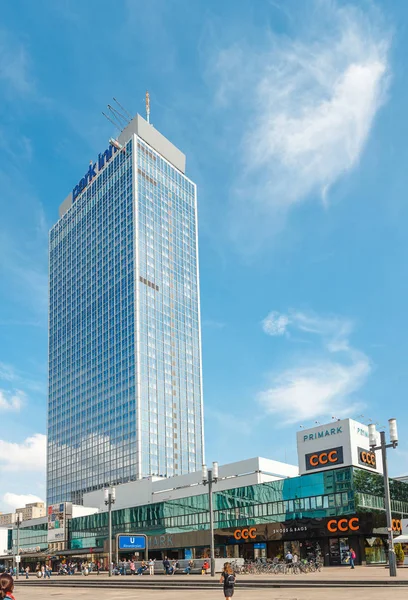 Maio 2018 Berlim Alemanha Park Inn Radisson Hotel Skyscrapper Praça — Fotografia de Stock