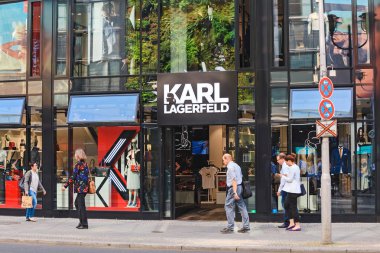 17 Mayıs 2018, Berlin, Almanya: Karl Lagerfeld moda mağaza Berlin