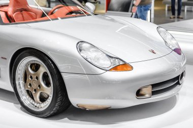 17 Mayıs 2018, Berlin, Almanya: Porsche Müzesi sergi de Berlin'deki retro lüks araba