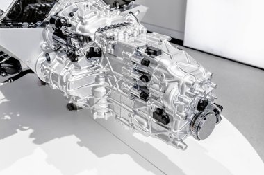 Yakın çekim ayrıntı görünümü bir güçlü spor araba içten yanmalı motor