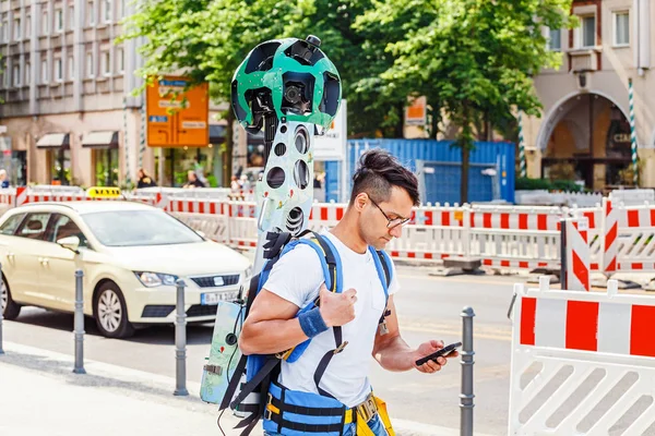 Mayo 2018 Berlín Alemania Joven Corporación Google Está Trabajando Con — Foto de Stock