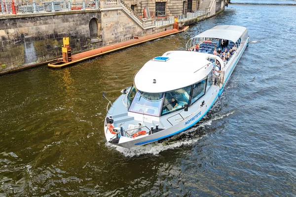 Maj 2018 Berlin Tyskland Turist Färja Båt Sightseeingtur Floden Spree — Stockfoto