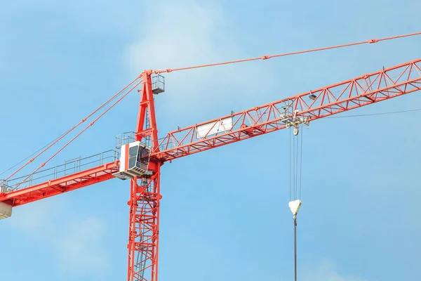 Construcción Grúas Torre Contra Fondo Azul Cielo — Foto de Stock