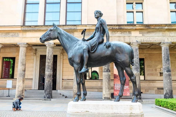 May 2018 Berlin Germany Bronze Sculpture Amazon Woman Horse Museum — Stock Photo, Image