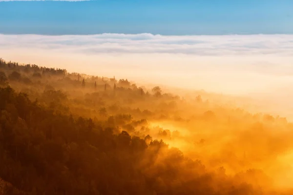 Туманный Горный Пейзаж Закате — стоковое фото