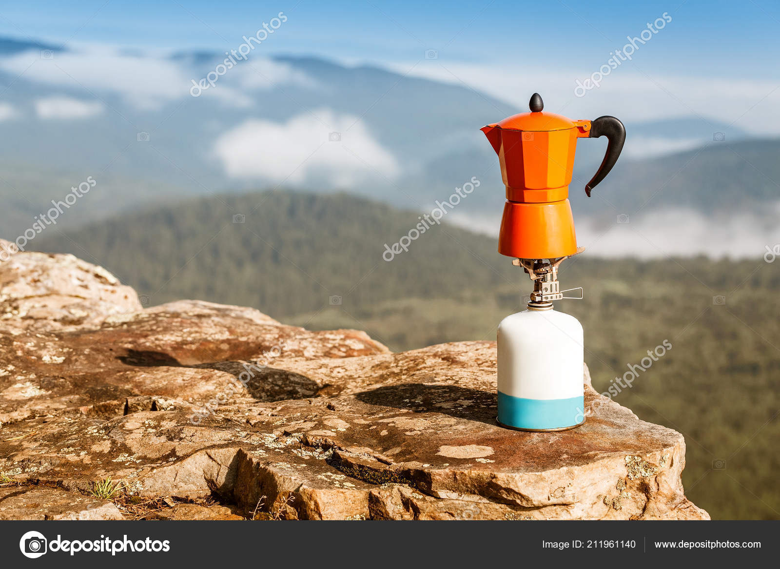 https://st4.depositphotos.com/1005632/21196/i/1600/depositphotos_211961140-stock-photo-geyser-aluminium-coffee-maker-background.jpg
